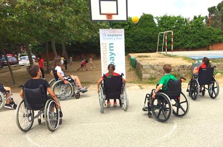 Jóvenes participantes del taller Deporte y Discapacidad desarrollado por ASPAYM CyL en Ávila