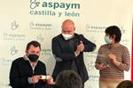 La dirección general de ASPAYM Castilla y León recoge el Premio CERMI